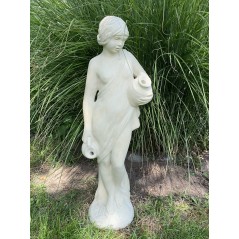 Záhradná socha dievča stojace sa džbány