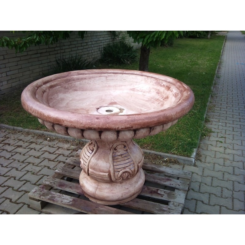Záhradná fontána - tanier na podstavci pre dievča