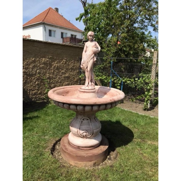 Záhradná fontána zdobená - Dievča s džbánmi