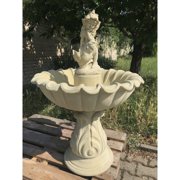 Záhradná fontána vrúbená s Vílou